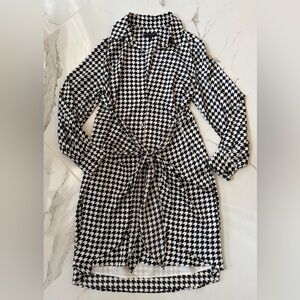 Banana Republic Black & White Long Sleeve Houndstooth Wrap Dress